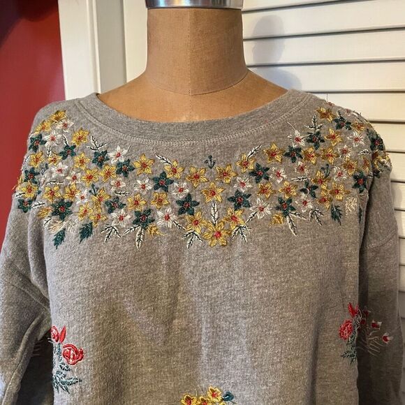 LUCKY BRAND | grey with floral embroidery cropped sweatshirt M - Picture 4 of 10